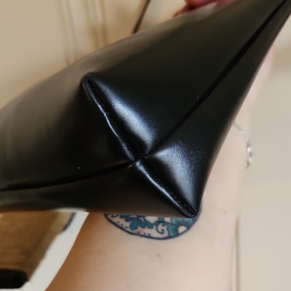 🖤Salvatore Ferragamo Vara Black Leather Crossbody/Clutch Gold Buckle D210588 - Picture 8 of 11